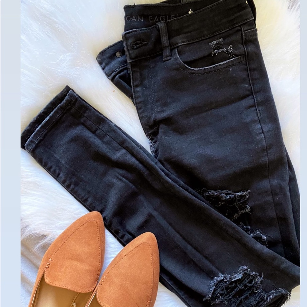 American Eagle black distressed jeans 🦅